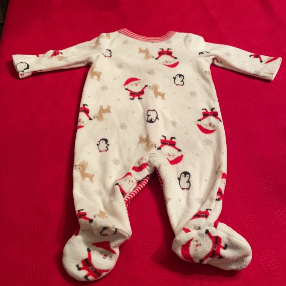 Carter’s newborn onesie for Xmas. Santa feet - Picture 5 of 5